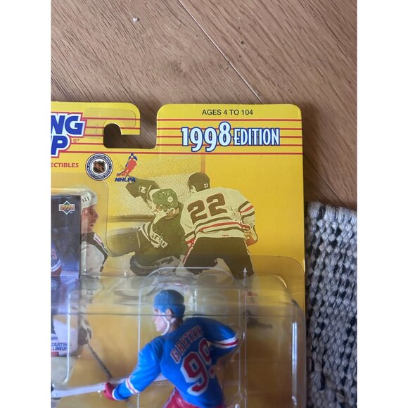 1998 NHL Starting Lineup Wayne Gretzky New York Rangers Action Figure - Picture 5 of 8